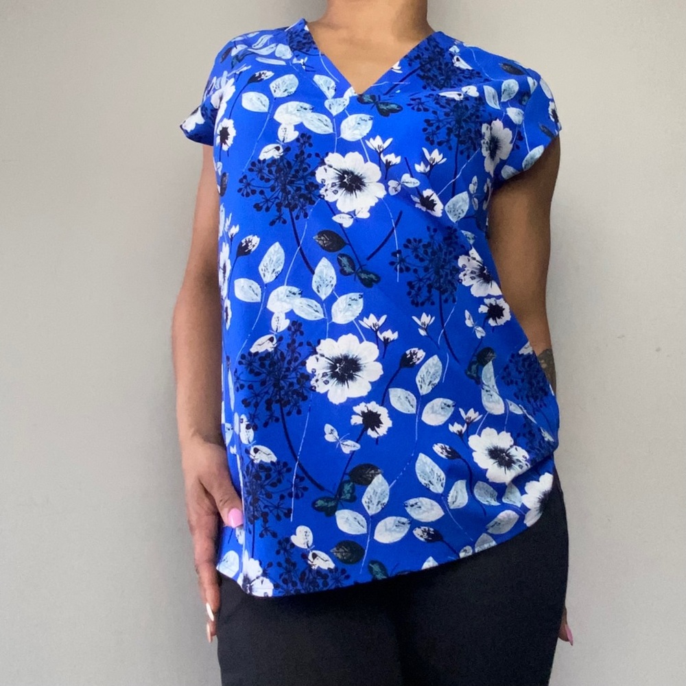 Hilary Radley Floral Shortsleeved Top